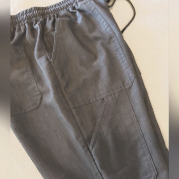 🌺 Like New Beyond Scrubs Gray Scrub Set - Picture 10 of 15